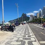 Apartamento No Posto 12 Leblon